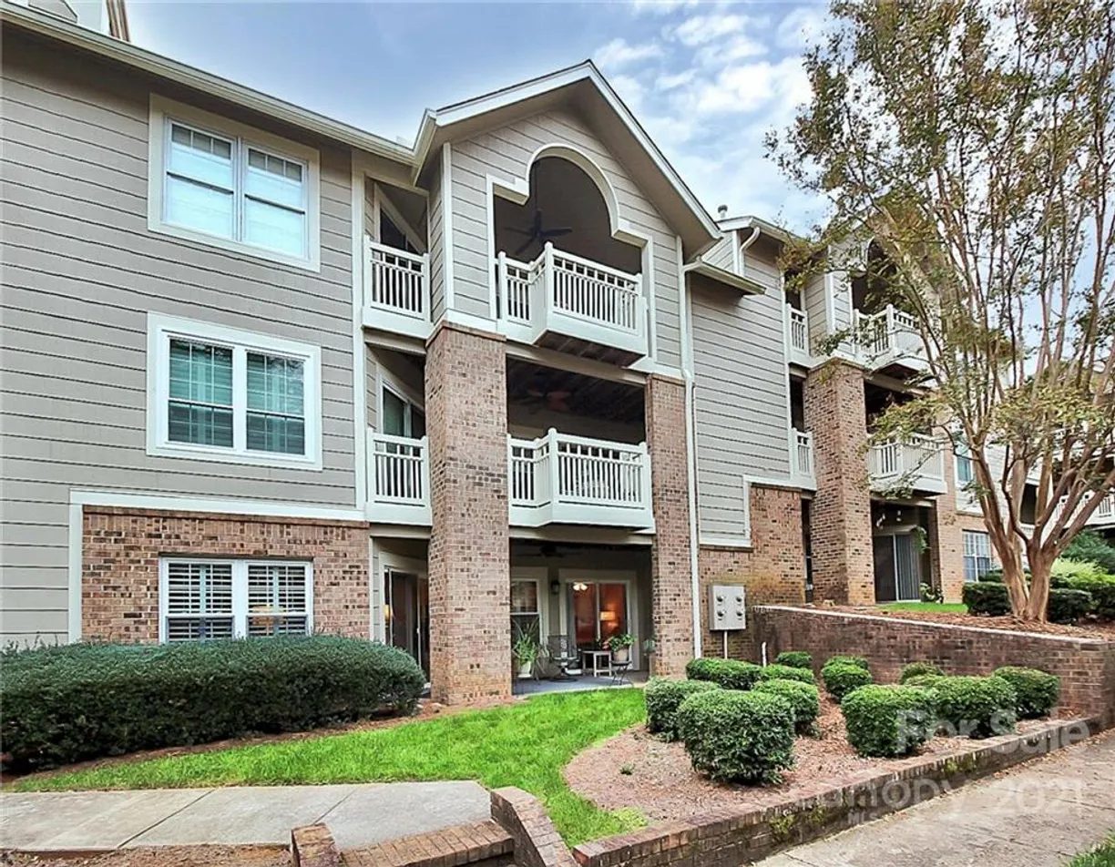 Charlotte Real Estate | View 5009 Sharon Road, G | 2 Beds, 2 Baths