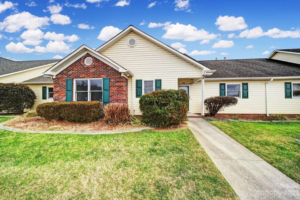 Charlotte Real Estate | View 106 Hidden Creek Drive | 2 Beds, 2 Baths