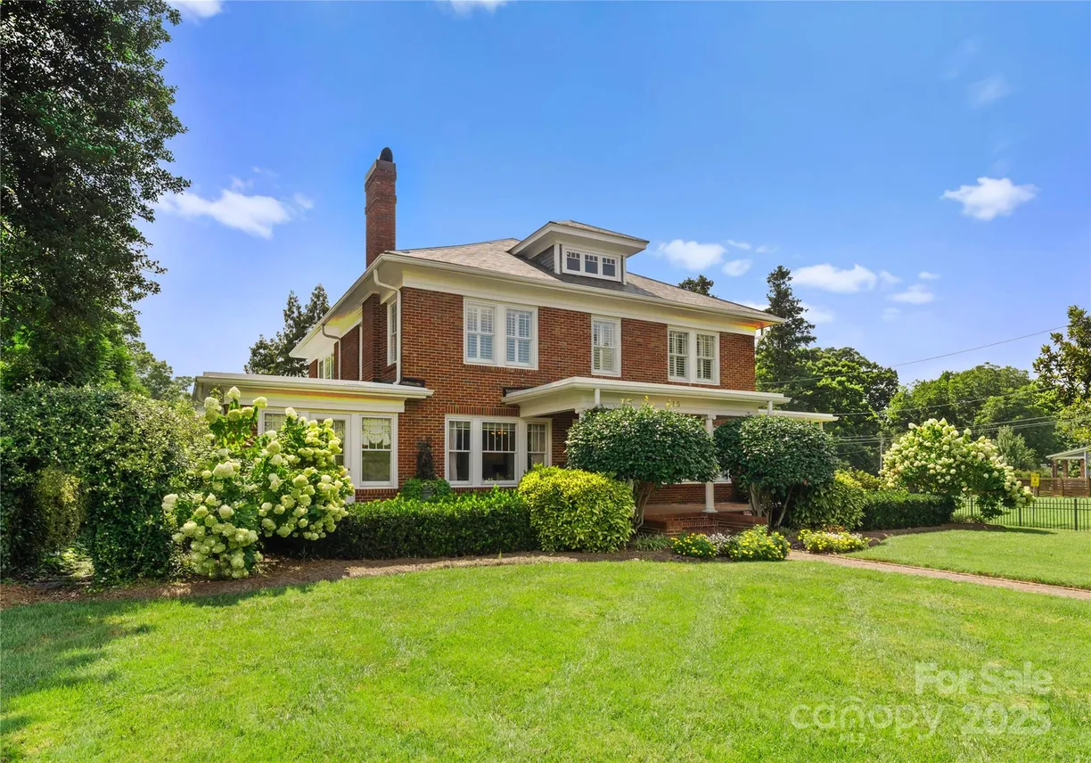 Charlotte Real Estate | View 215 N Main Street | 5 Beds, 3 Baths