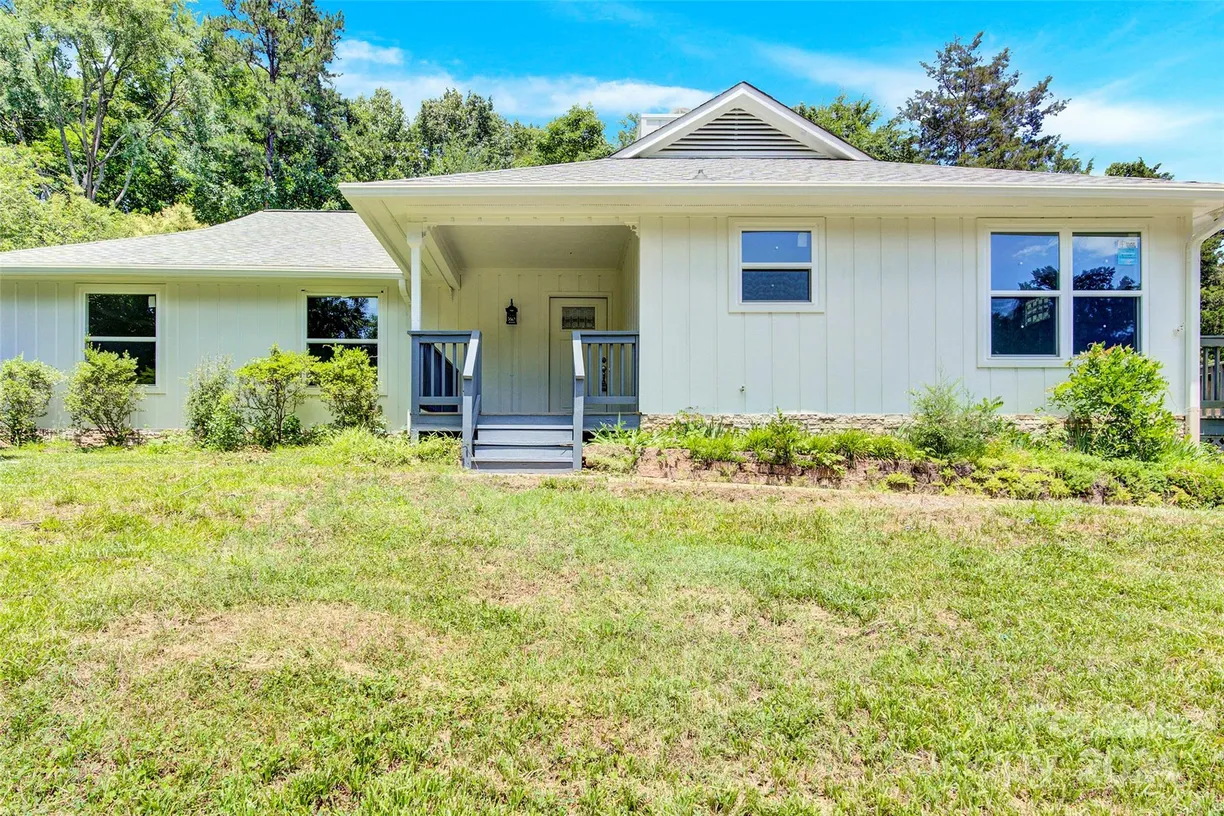 Charlotte Real Estate | View 8433 Rittenhouse Circle | Listing