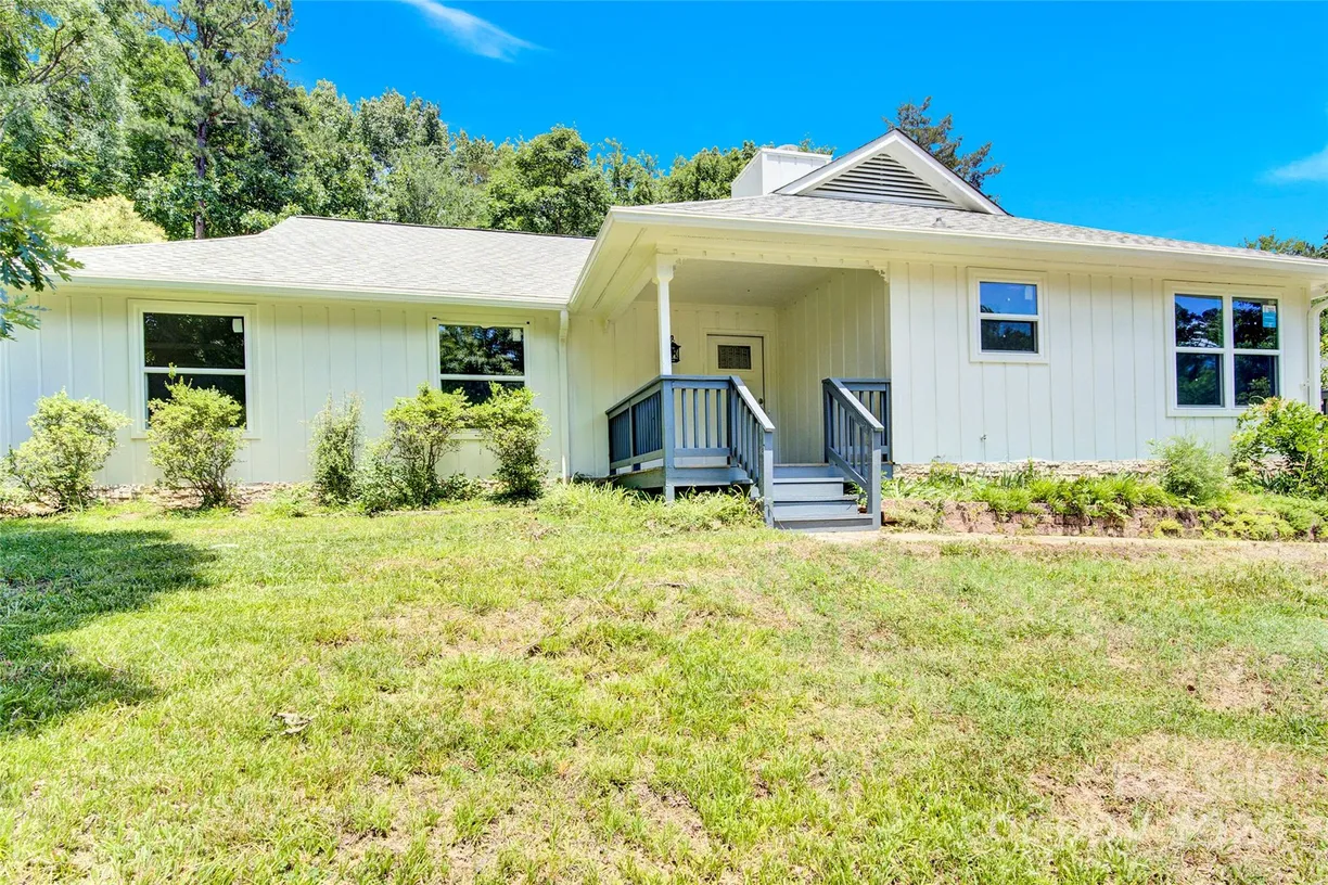 Charlotte Real Estate | View 8433 Rittenhouse Circle | 3 Beds, 2 Baths