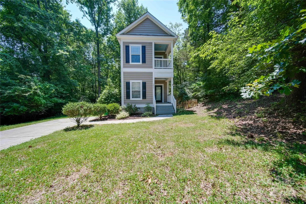 Charlotte Real Estate | View 3921 Sky Drive | 3 Beds, 2 Baths