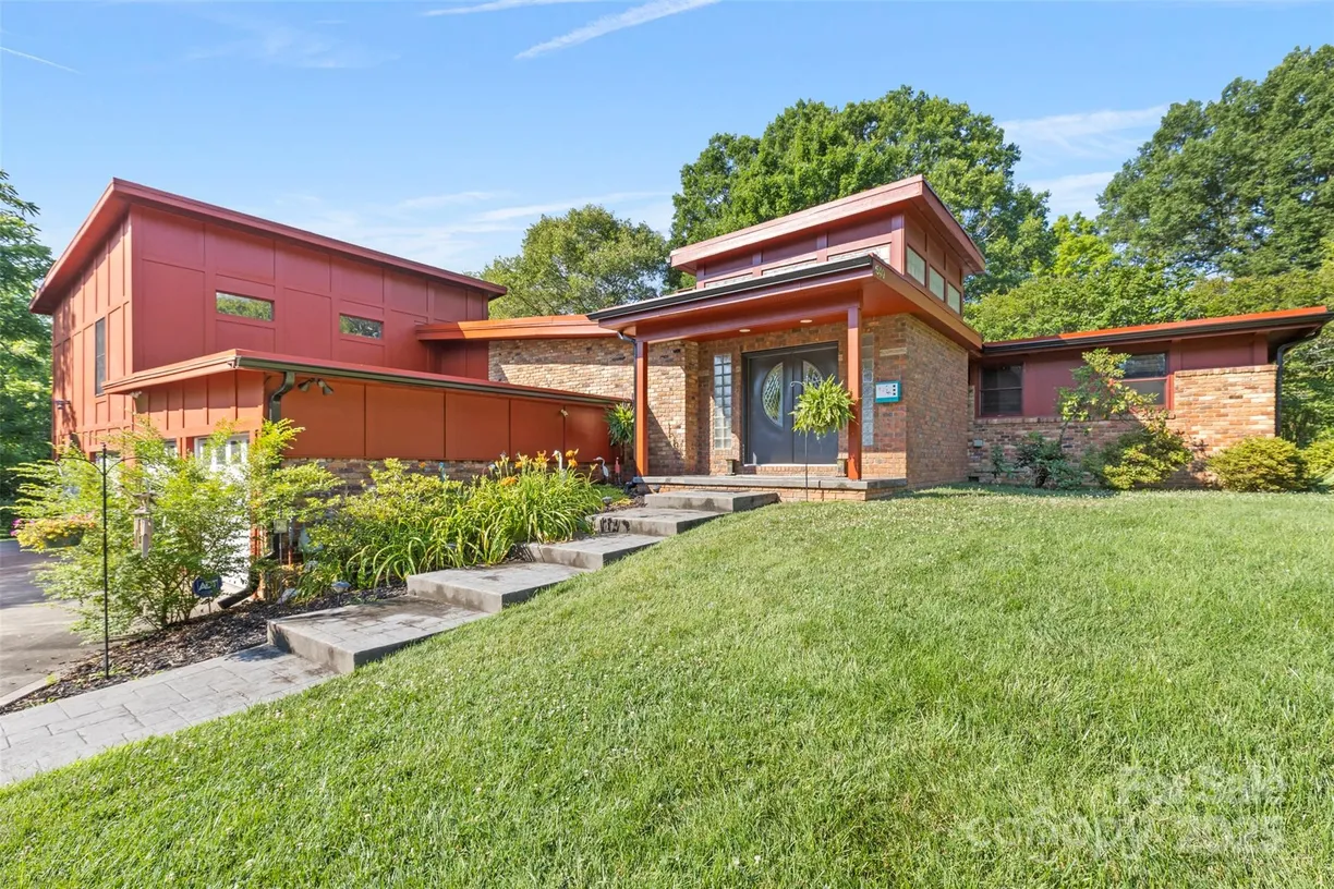 Charlotte Real Estate | View 640 Davie Avenue | 3 Beds, 2 Baths