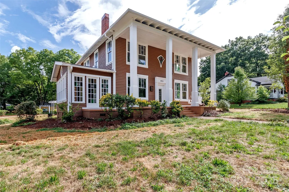Charlotte Real Estate | View 903 W Franklin Street | 5 Beds, 4 Baths