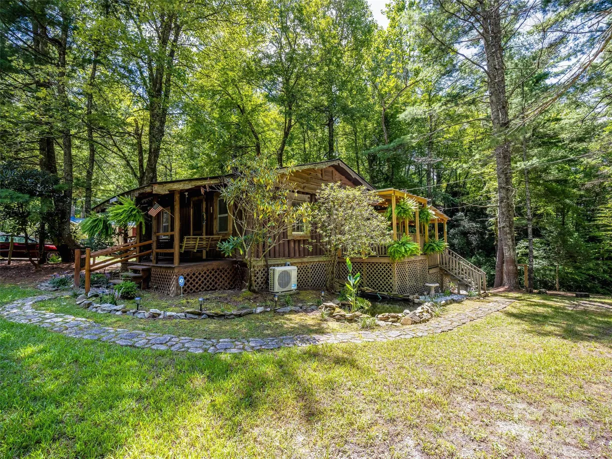 Charlotte Real Estate | View 685 Shumont Road | 2 Beds, 1 Bath
