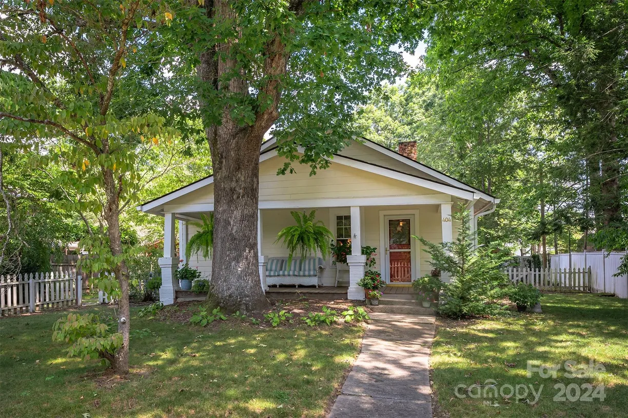 Charlotte Real Estate | View 404 Montreat Road | 2 Beds, 1 Bath