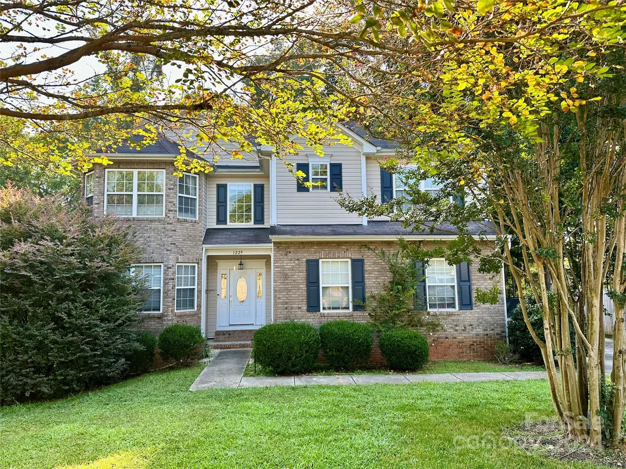 Charlotte Real Estate | View 1229 Brecken Court | 5 Beds, 3 Baths