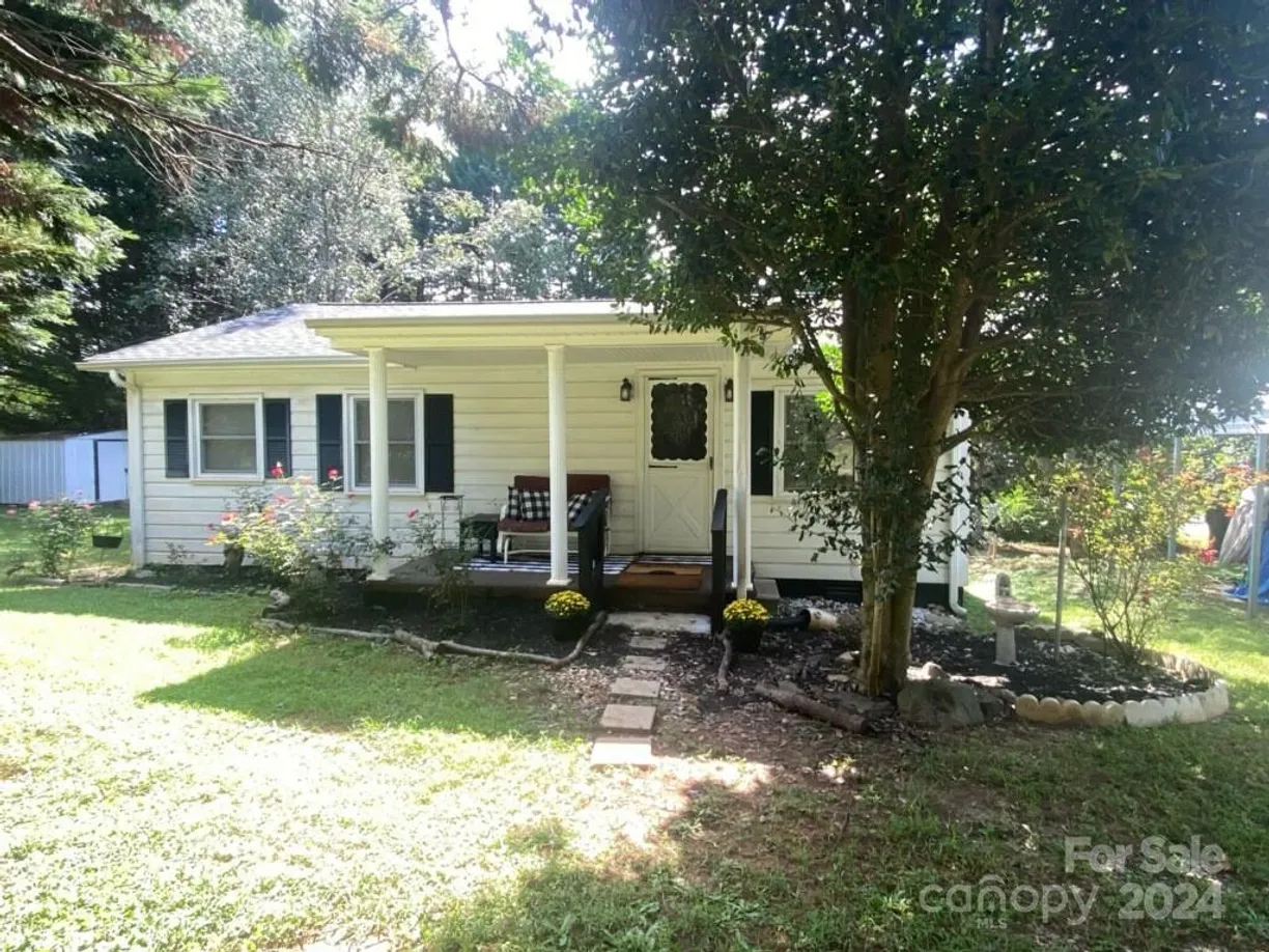 Charlotte Real Estate | View 102 Aderholdt Road | 2 Beds, 1 Bath