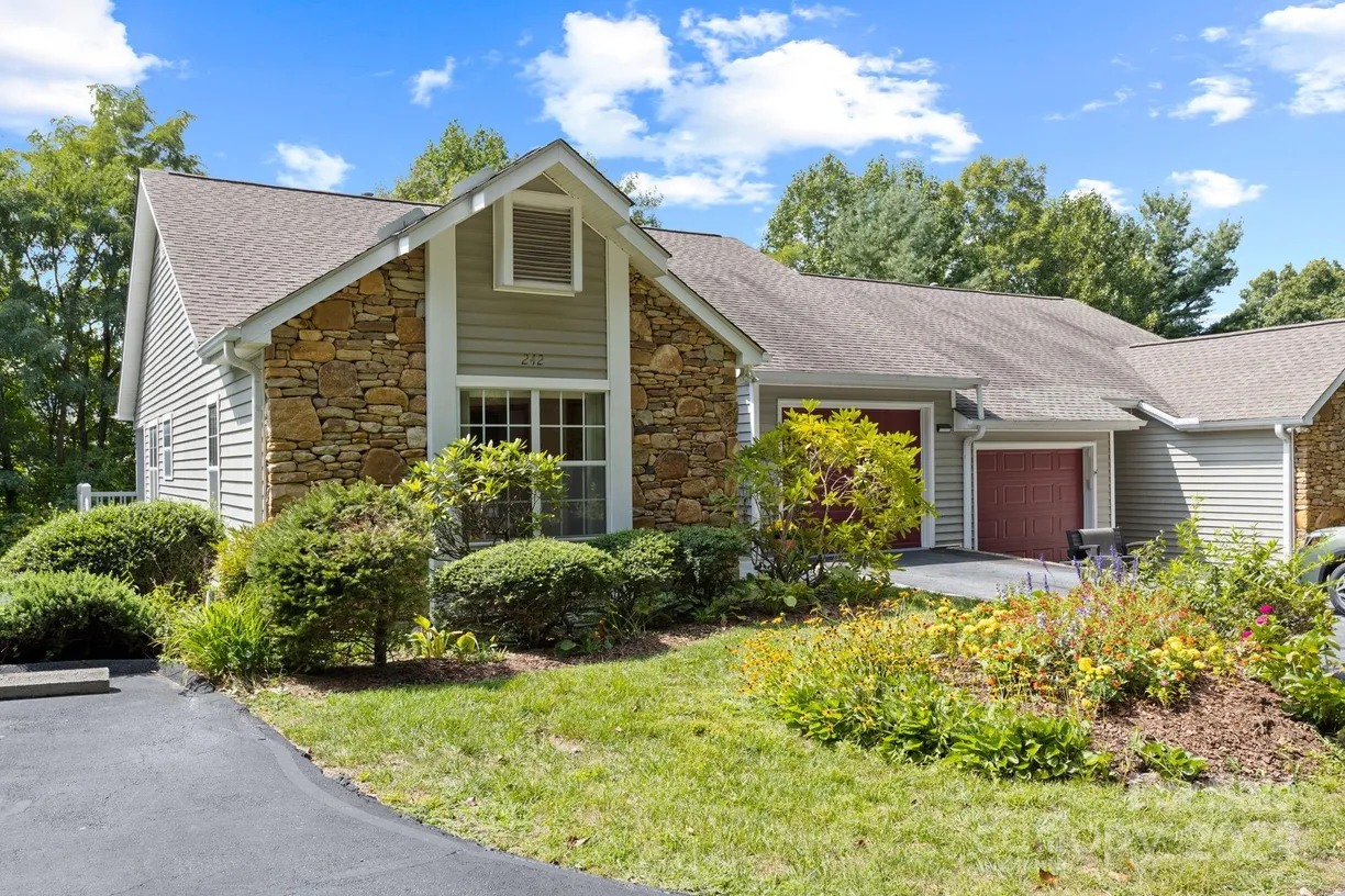 Charlotte Real Estate | View 242 Laurel Park Place | 3 Beds, 3 Baths