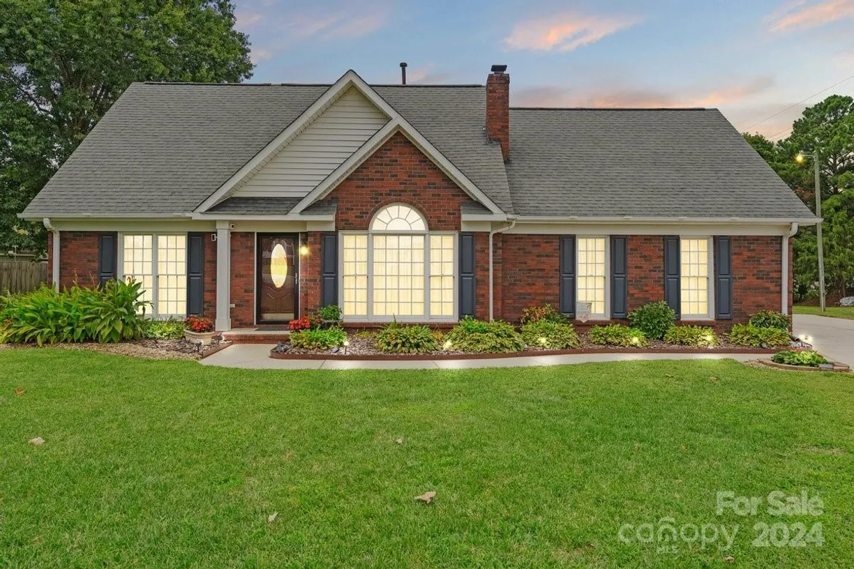 Charlotte Real Estate | View 3205 Huntley Place | 3 Beds, 2 Baths