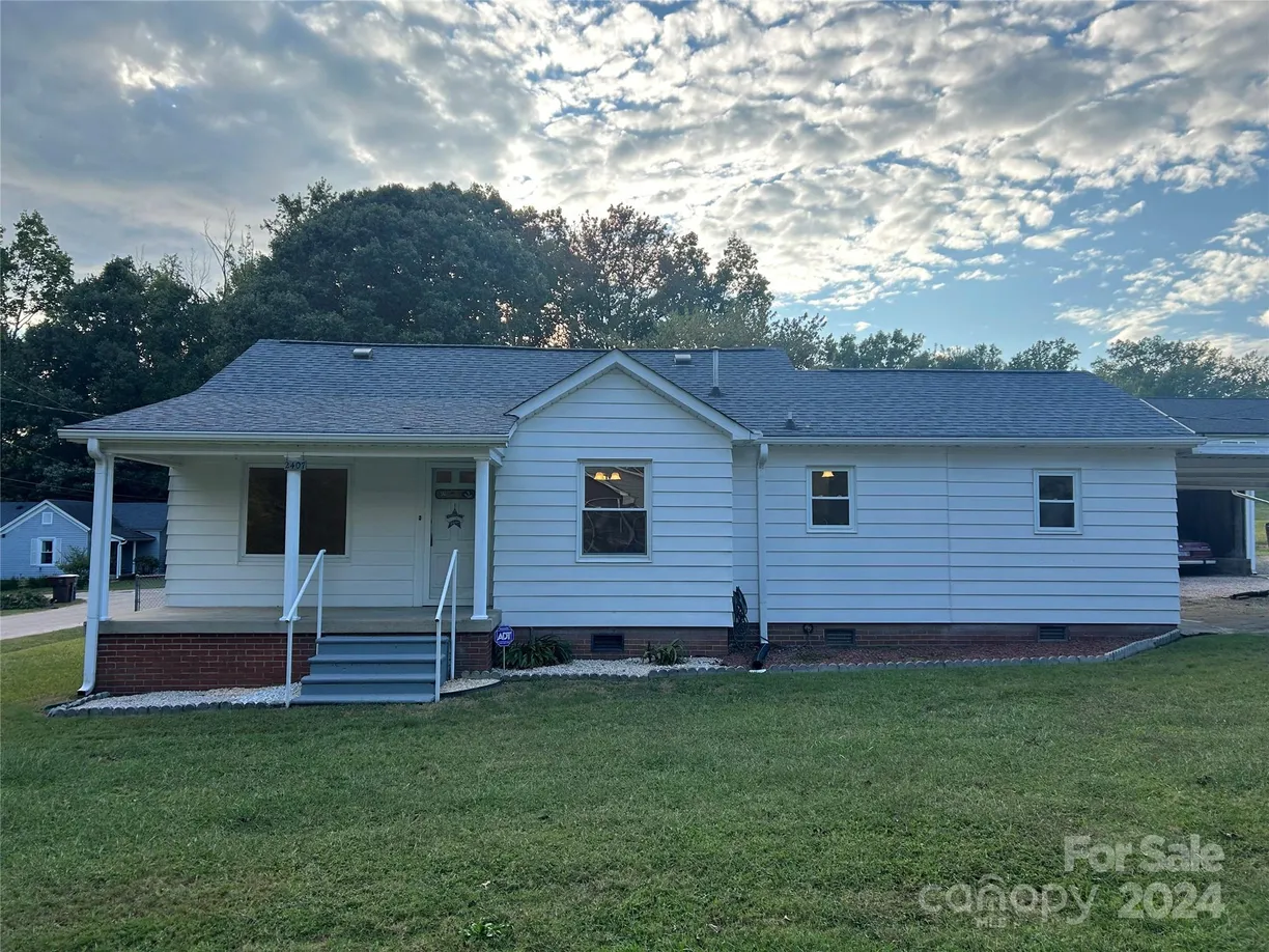 Charlotte Real Estate | View 2407 Vale Avenue | 2 Beds, 2 Baths