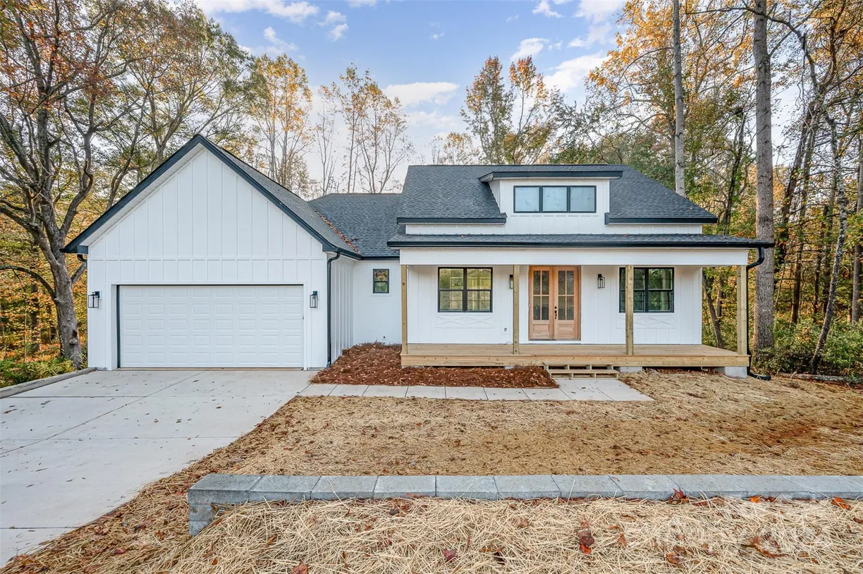 Charlotte Real Estate | View 1043 Lester Road | 4 Beds, 3 Baths
