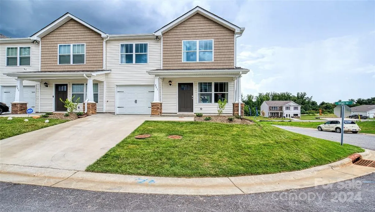 Charlotte Real Estate | View 32 Virginia Commons Drive | 3 Beds, 2 Baths