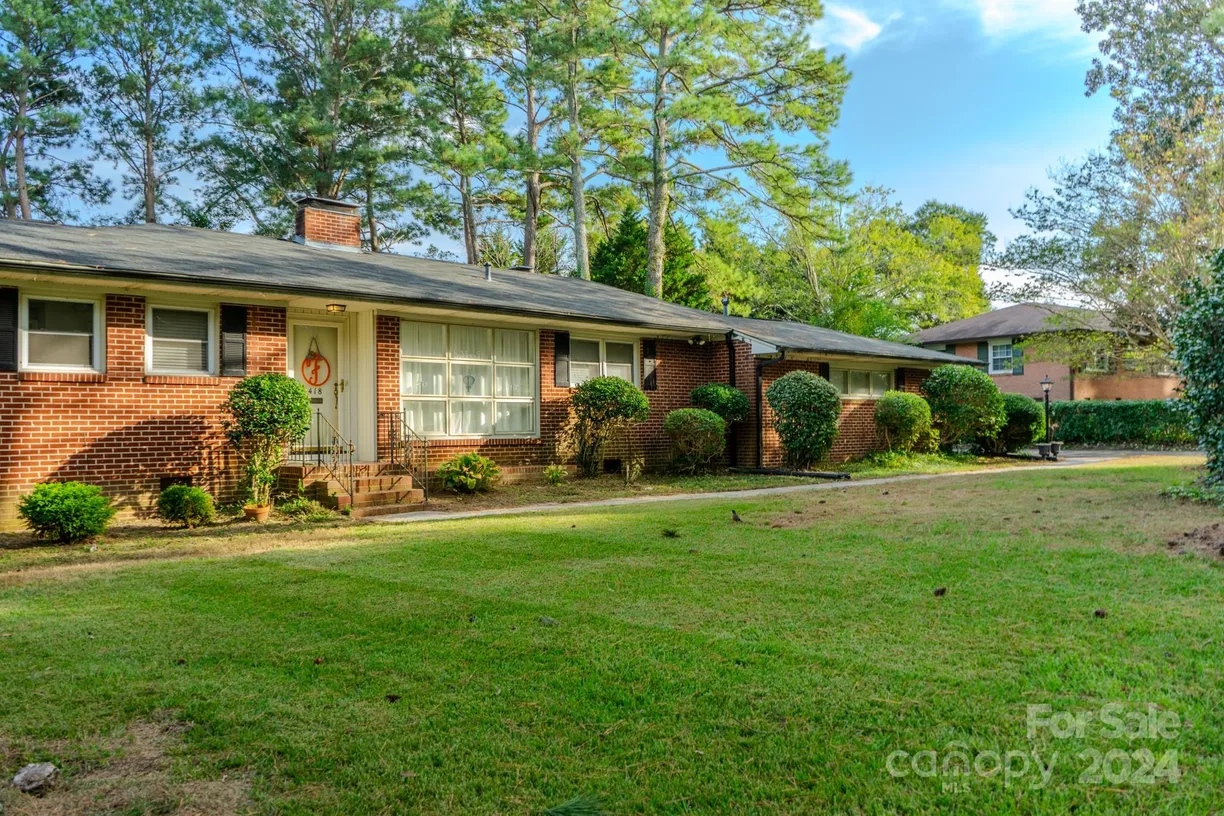 Charlotte Real Estate | View 1418 Westbrook Circle | 3 Beds, 2 Baths