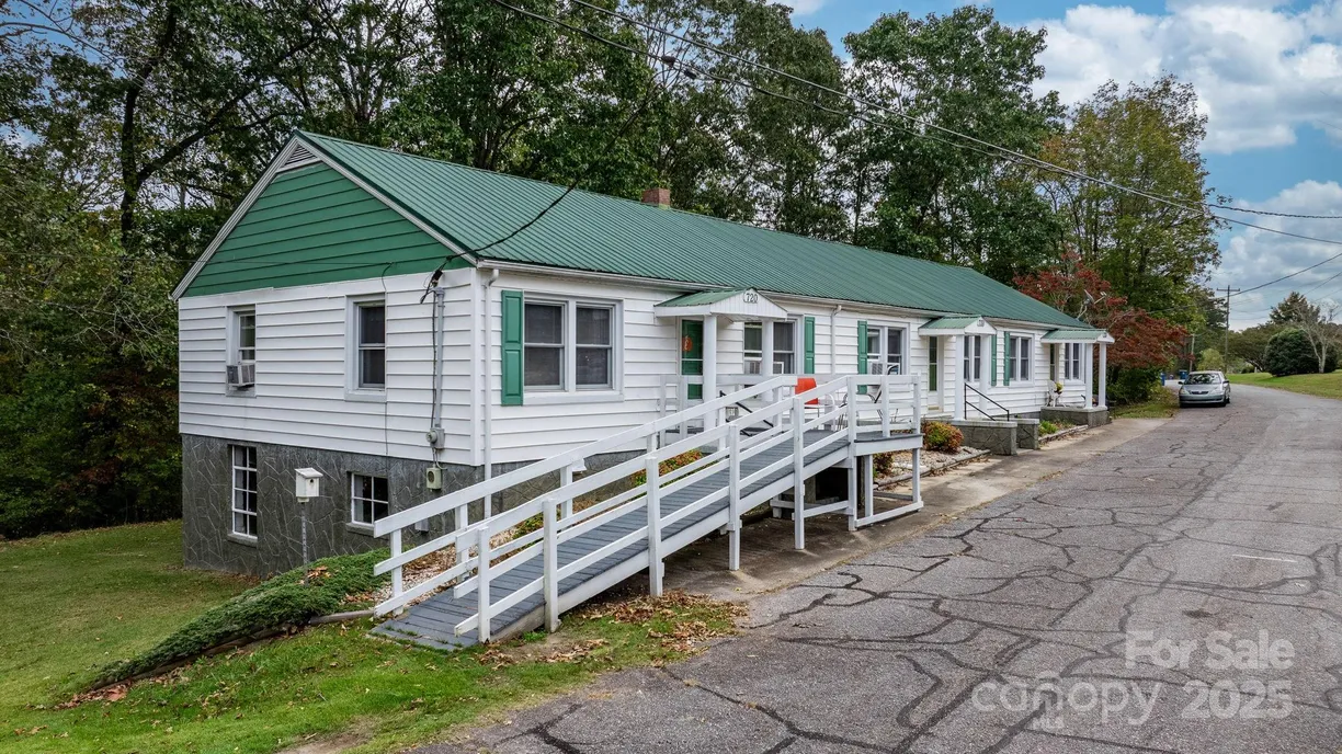 Charlotte Real Estate | View 720 A-C Harris Avenue | 6 Beds, 3 Baths