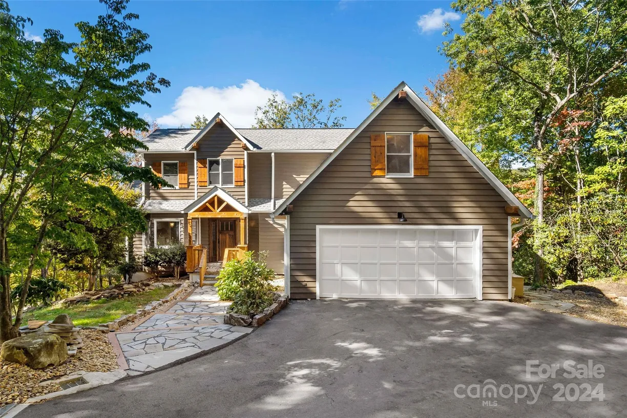 Charlotte Real Estate | View 8 Tree Top Place | 5 Beds, 3 Baths
