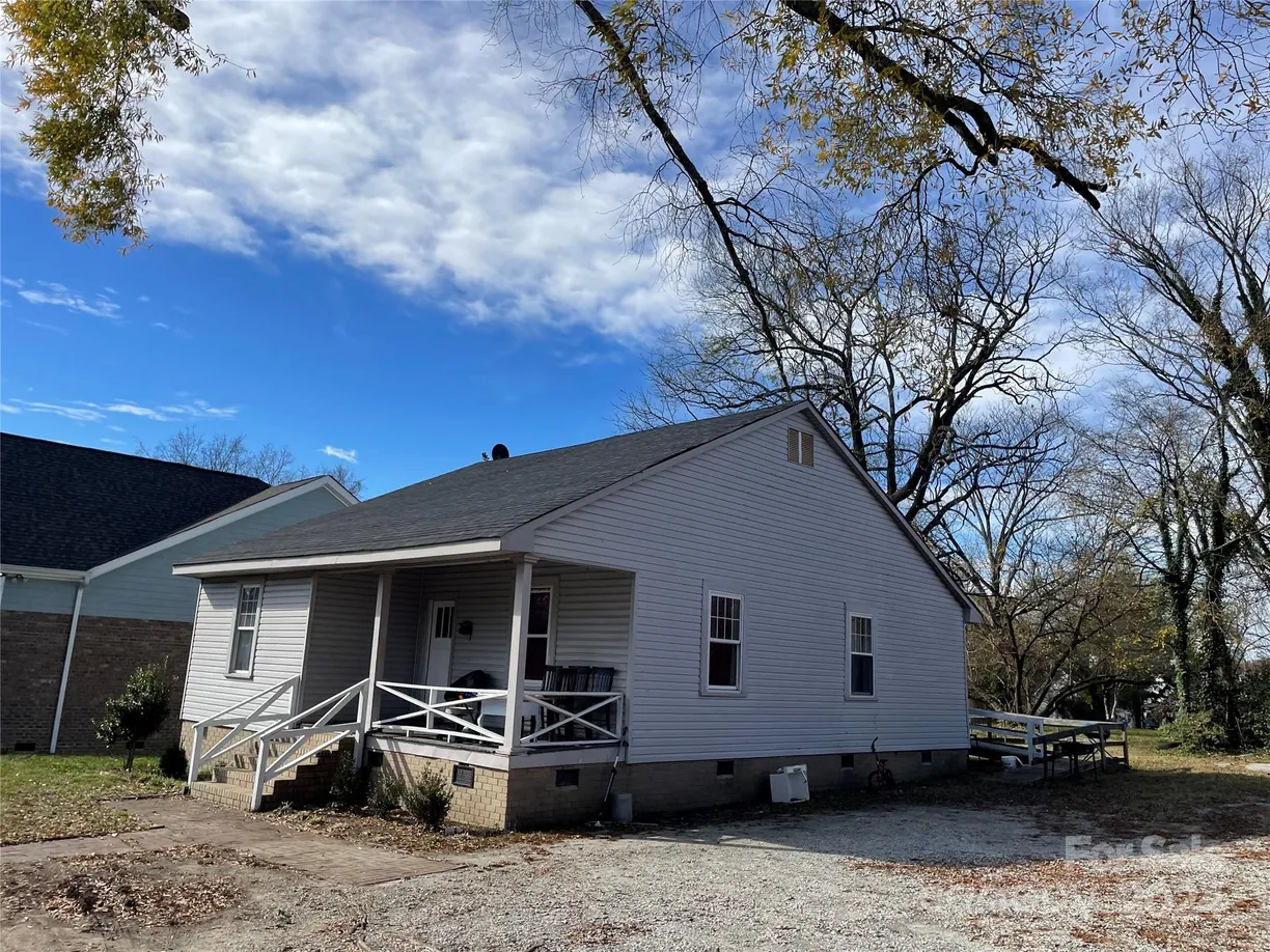 Charlotte Real Estate | View 922 N Main Street | 3 Beds, 1 Bath
