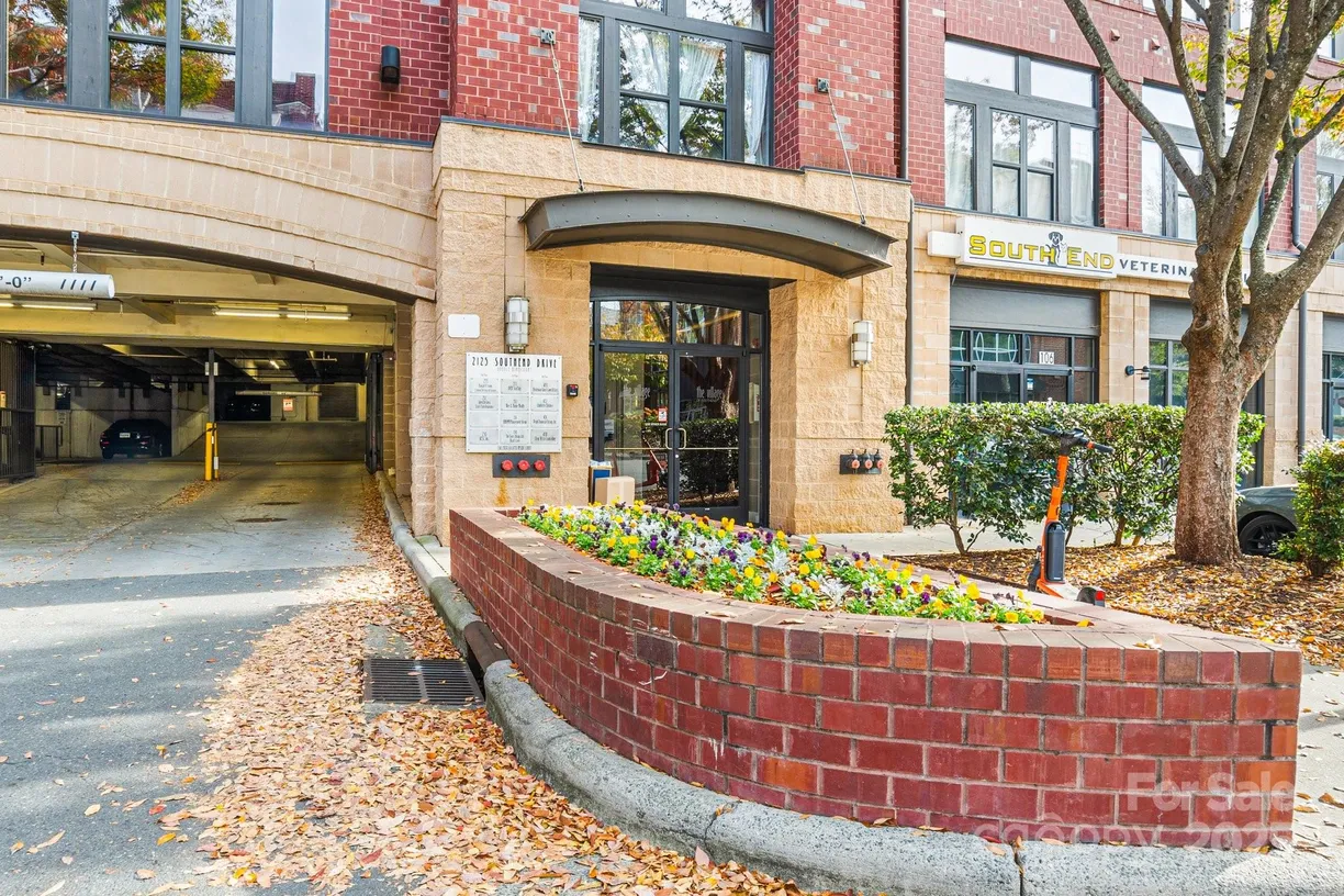 Charlotte Real Estate | View 2125 Southend Drive, 349 | 2 Beds, 1 Bath