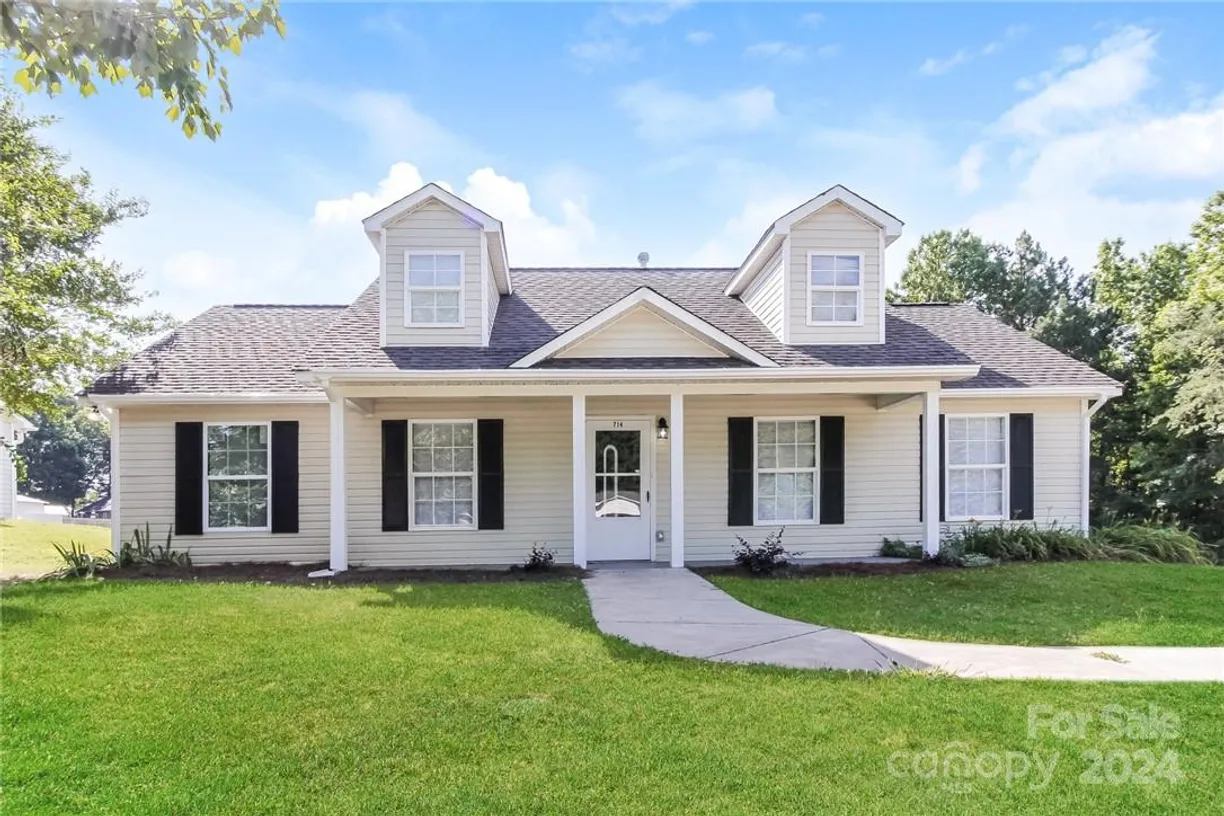 Charlotte Real Estate | View 714 Knots Landing | 3 Beds, 2 Baths