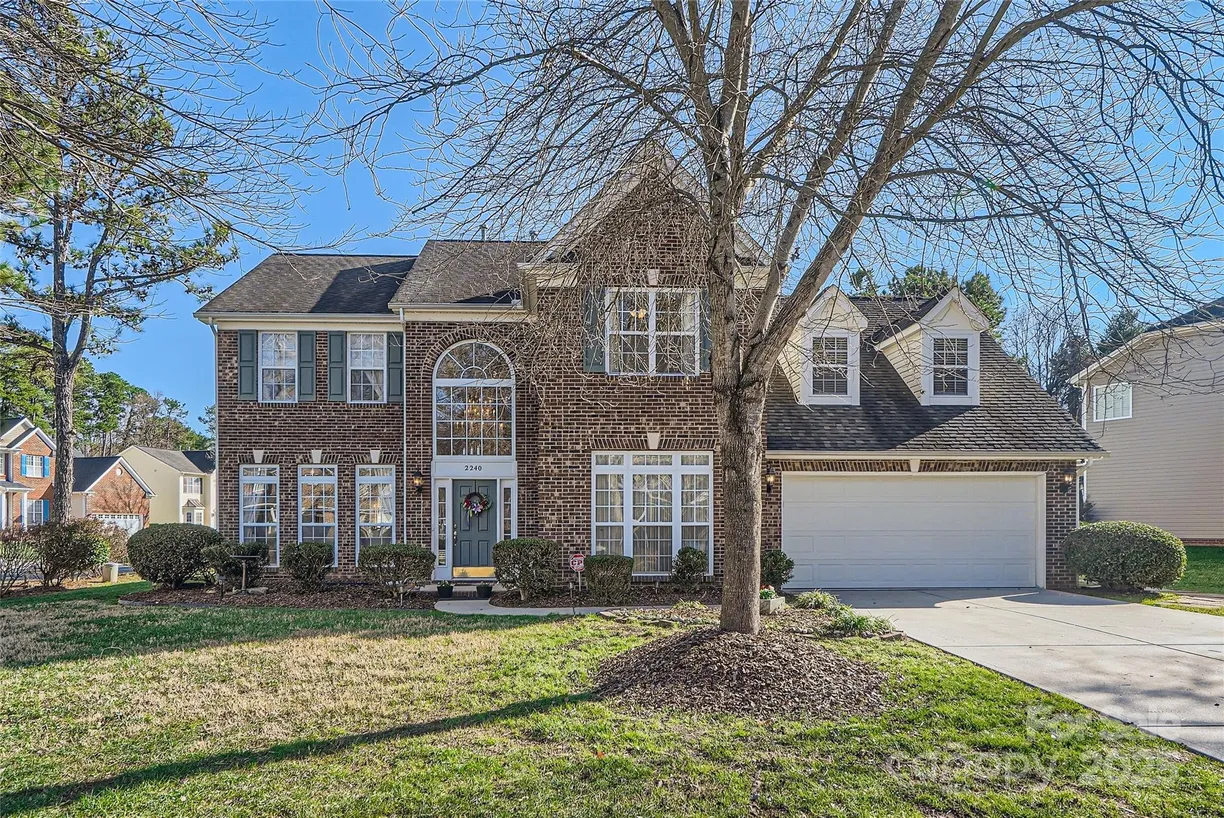 Charlotte Real Estate | View 2240 Dunnwood Hills Drive | 4 Beds, 2 Baths