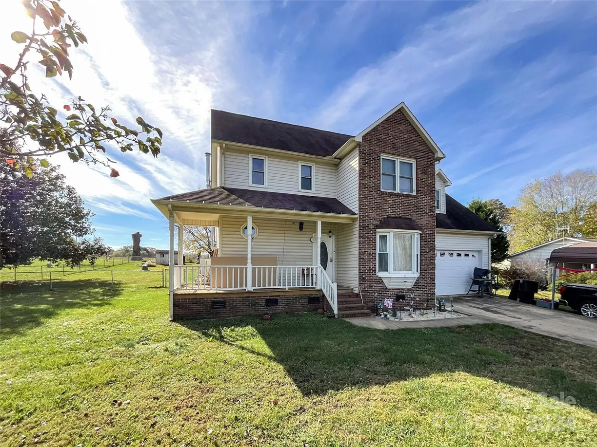 Charlotte Real Estate | View 5425 Creekwood Drive | Listing