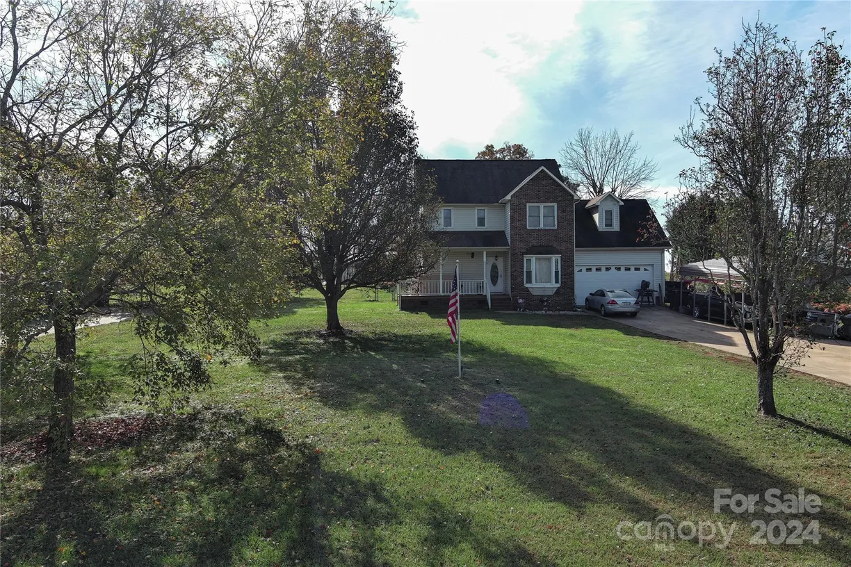 Charlotte Real Estate | View 5425 Creekwood Drive | 3 Beds, 2 Baths