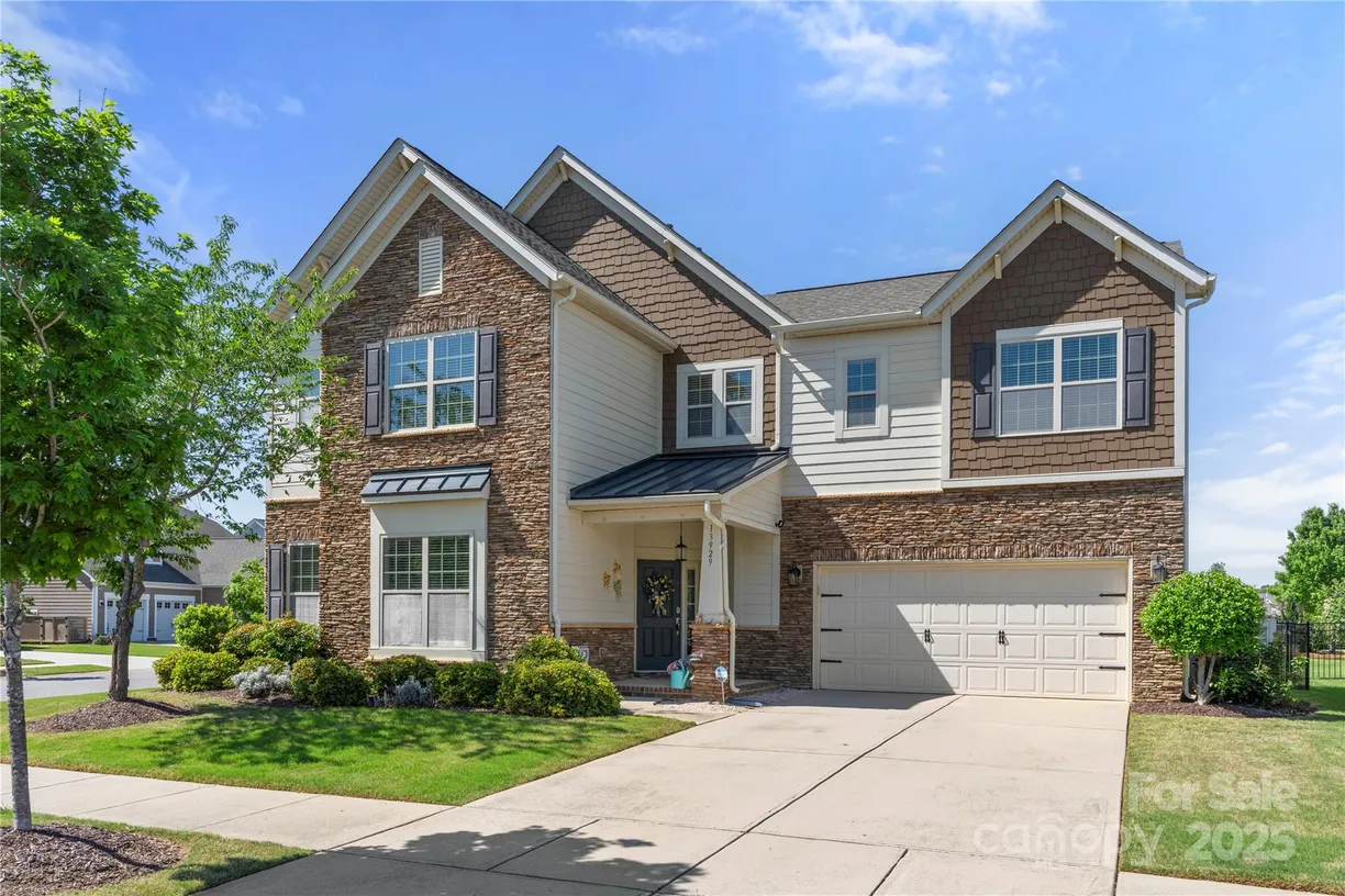 Charlotte Real Estate | View 13929 Tilesford Lane | 6 Beds, 3 Baths