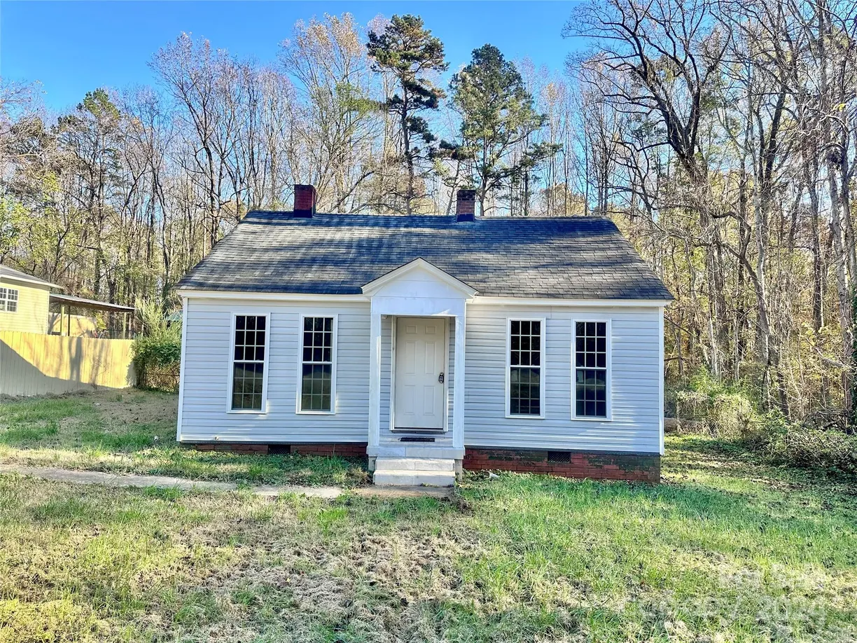 Charlotte Real Estate | View 722 Tanglewood Drive | 3 Beds, 1 Bath