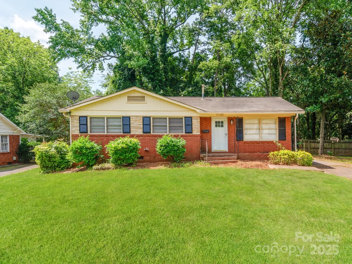 Charlotte Real Estate | View 7101 Ridgebrook Drive | 3 Beds, 1 Bath