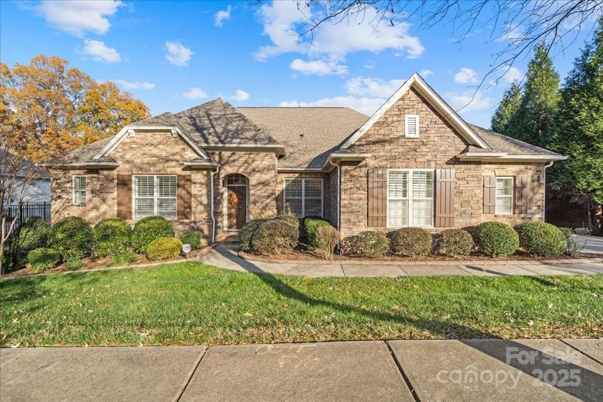 Charlotte Real Estate | View 14700 Old Vermillion Drive | 4 Beds, 3 Baths