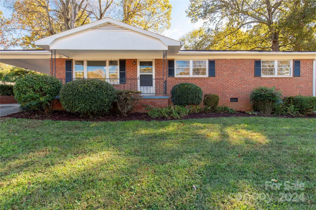 Charlotte Real Estate | View 4236 Dawnwood Drive | 3 Beds, 1 Bath