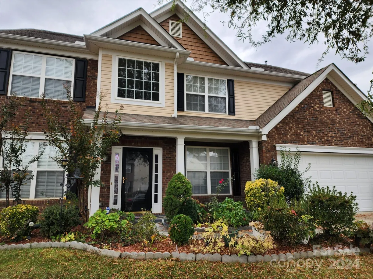 Charlotte Real Estate | View 1302 Gambel Drive | 4 Beds, 2 Baths