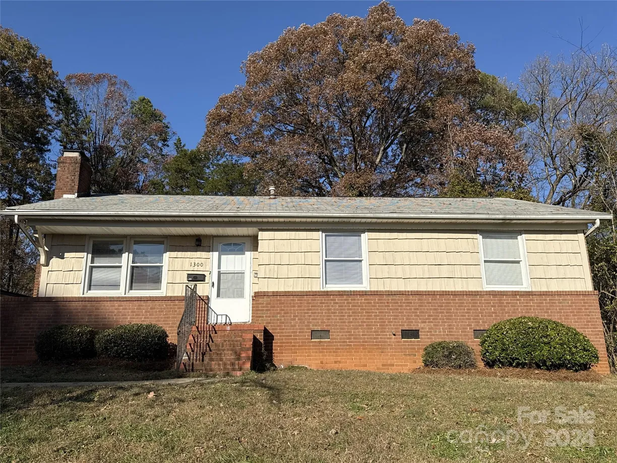 Charlotte Real Estate | View 1300 Weststone Drive | 3 Beds, 1 Bath