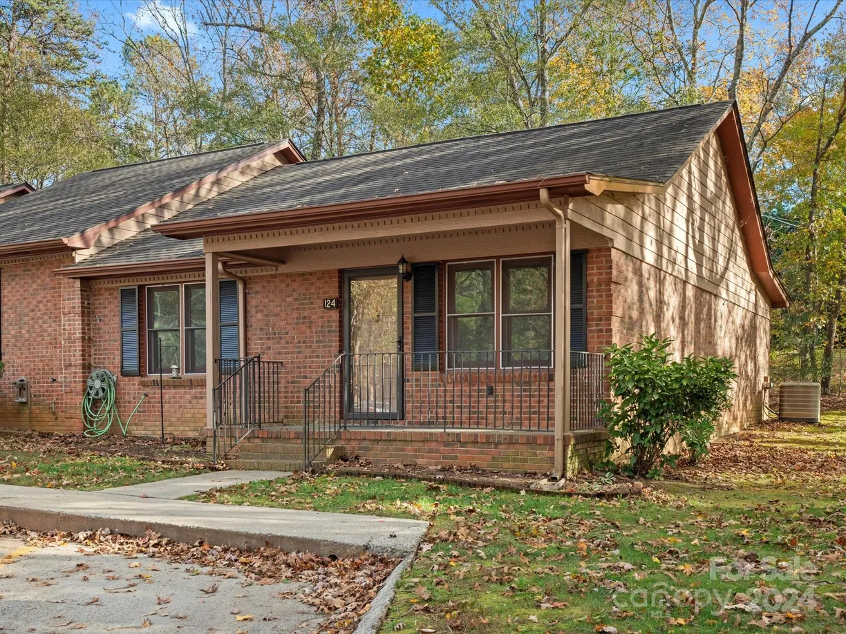 Charlotte Real Estate | View 124 Ashleigh Court | 2 Beds, 1 Bath