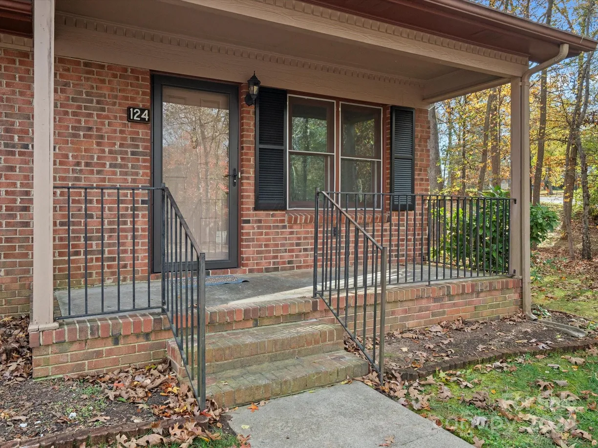 Charlotte Real Estate | View 124 Ashleigh Court | Listing