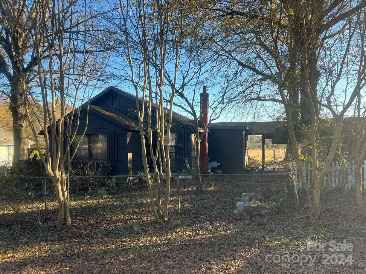 Charlotte Real Estate | View 3217 Howe Dairy Road | 2 Beds, 1 Bath