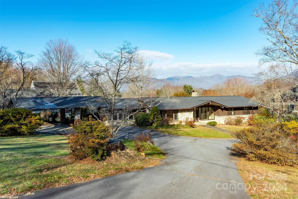 Charlotte Real Estate | View 208 Dogwood Lane | 4 Beds, 2 Baths