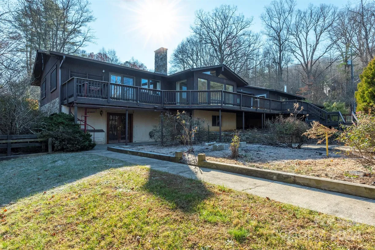Charlotte Real Estate | View 208 Dogwood Lane | Listing