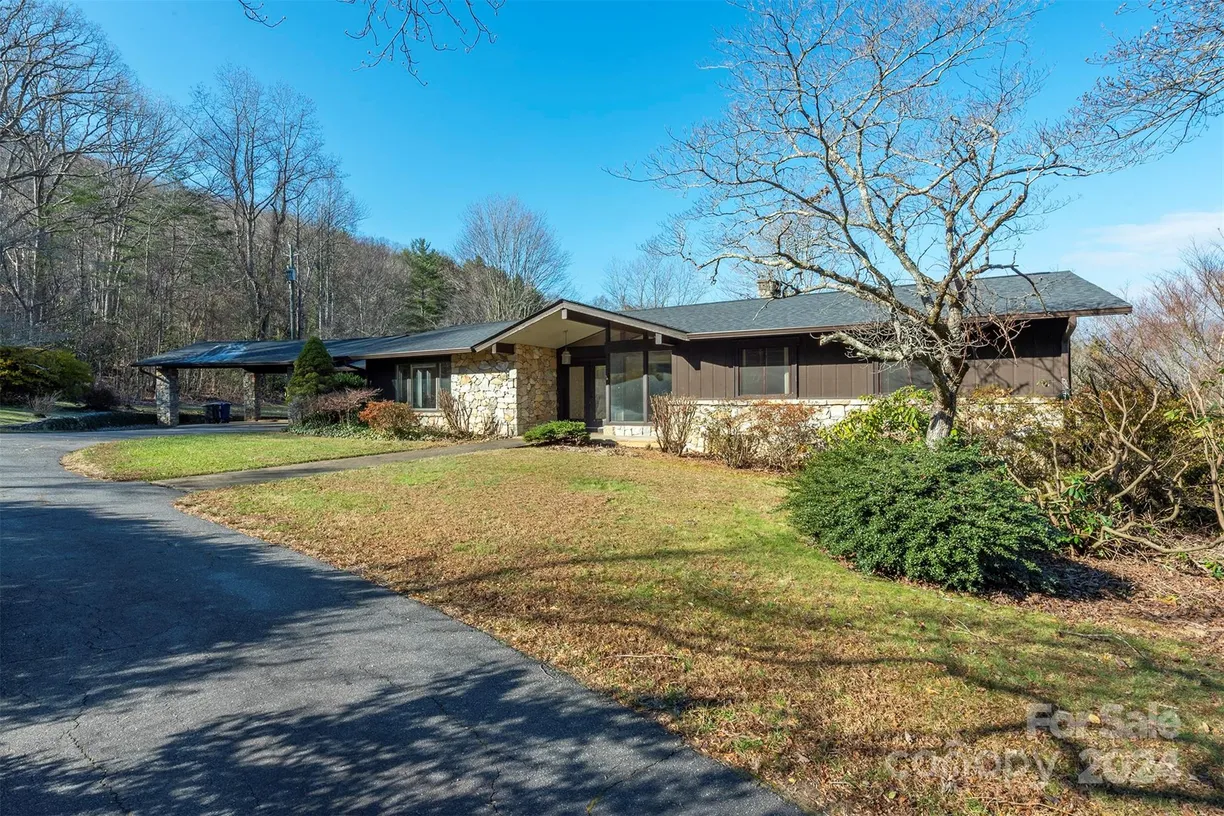 Charlotte Real Estate | View 208 Dogwood Lane | Listing