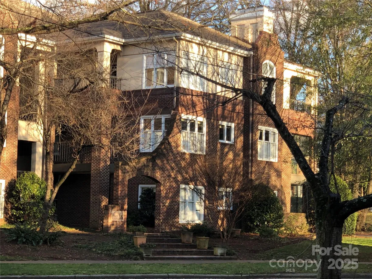 Charlotte Real Estate | View 325 Queens Road, 15 | 2 Beds, 2 Baths