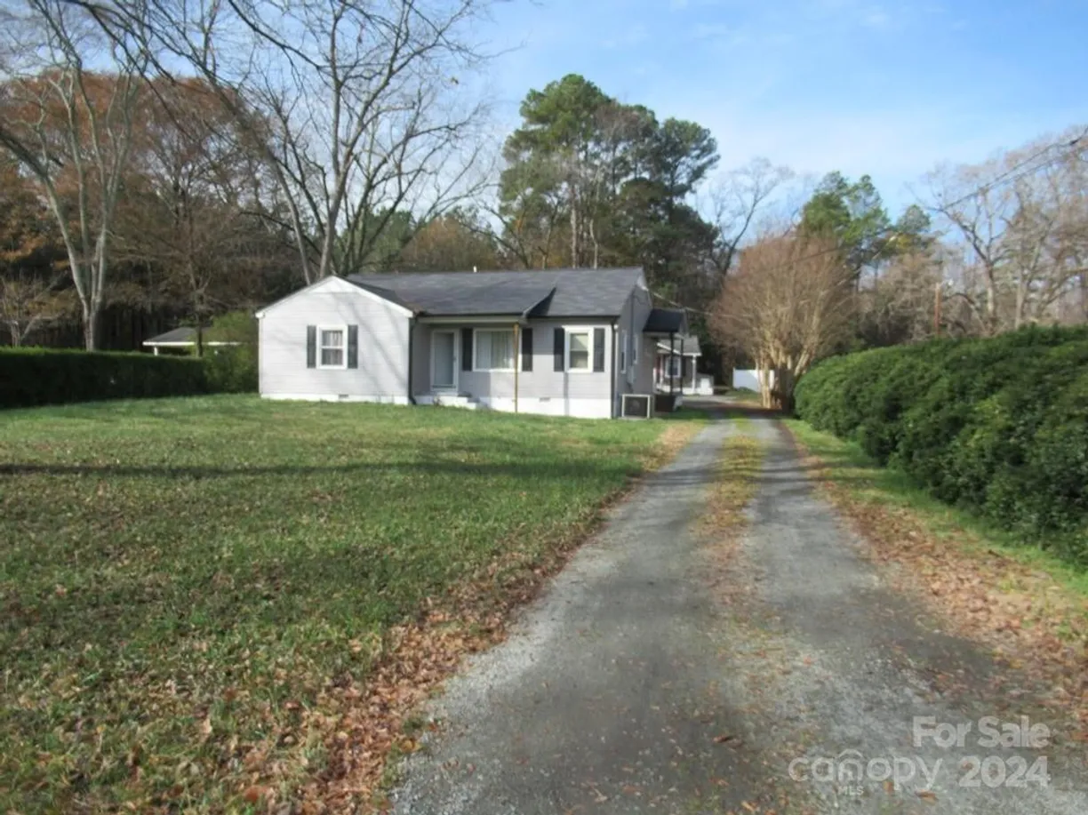 Charlotte Real Estate | View 14615 Lucia Riverbend Highway | 6 Beds, 2 Baths