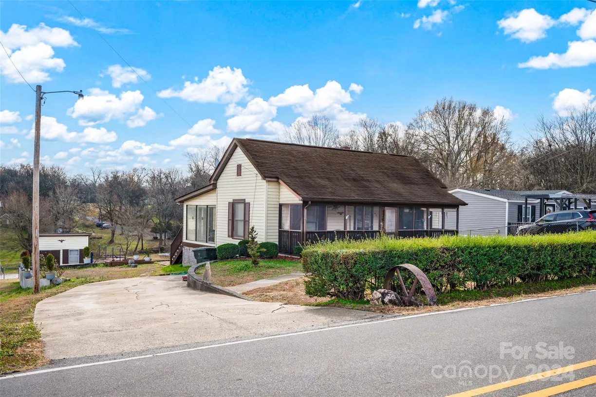 Charlotte Real Estate | View 45 Sunderland Road | Listing