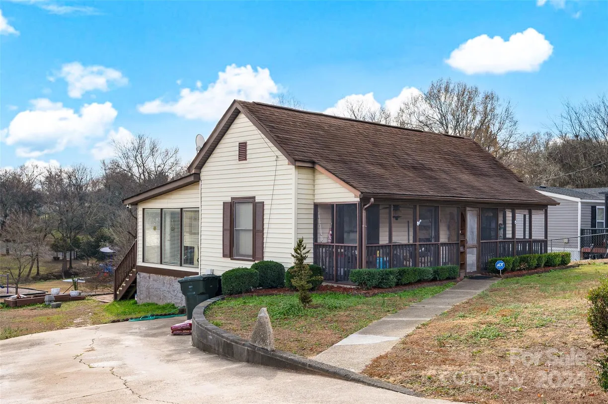 Charlotte Real Estate | View 45 Sunderland Road | 2 Beds, 2 Baths