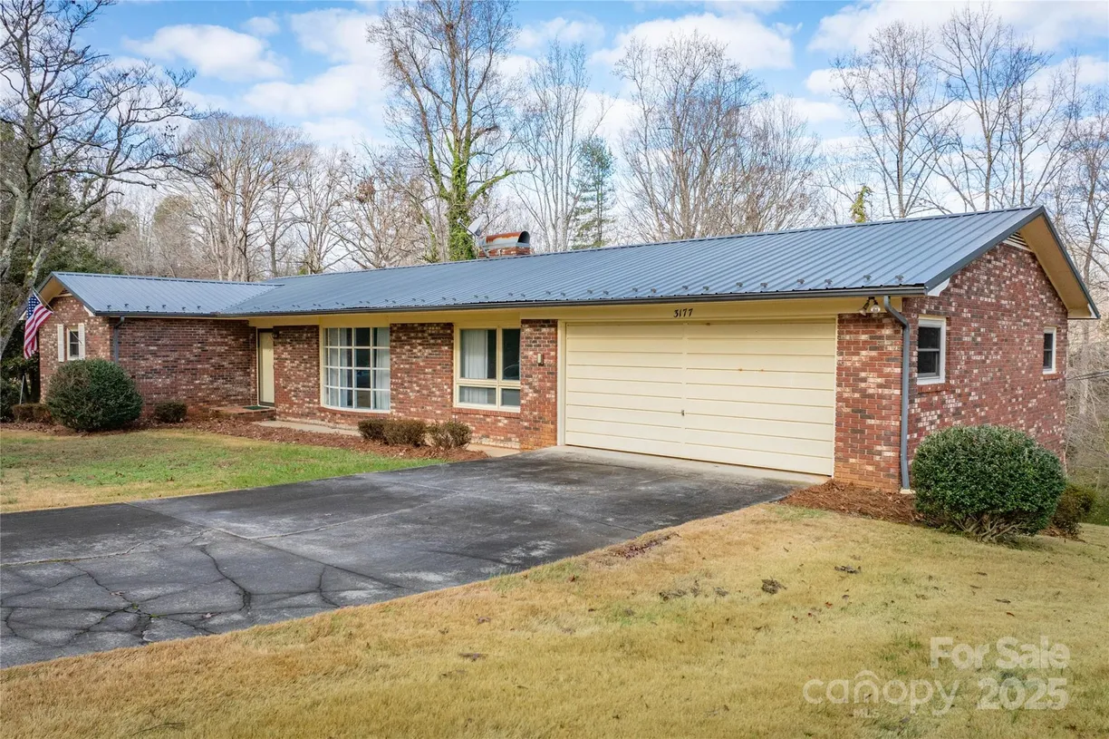 Charlotte Real Estate | View 3177 Hollyhill Circle | 3 Beds, 3 Baths