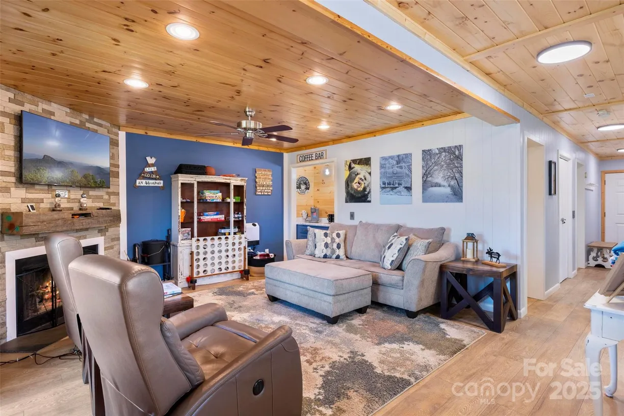 Charlotte Real Estate | View 301 Pinnacle Inn Road, 3126 | 2 Beds, 2 Baths