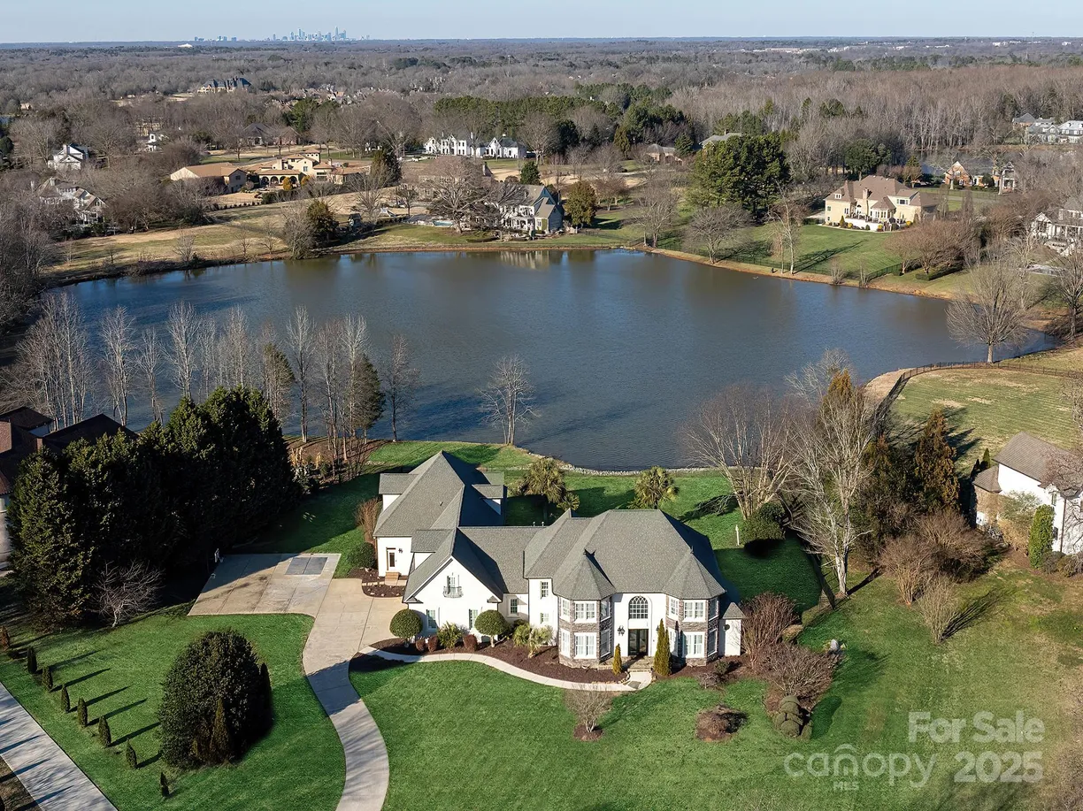 Charlotte Real Estate | View 424 Fairhaven Court | 5 Beds, 5 Baths