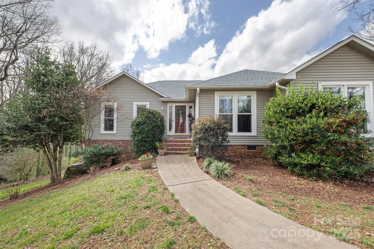 Charlotte Real Estate | View 124 Muirfield Drive | 4 Beds, 2 Baths