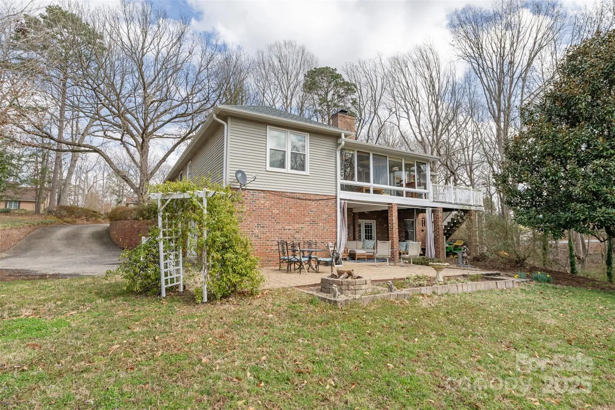 Charlotte Real Estate | View 124 Muirfield Drive | Listing