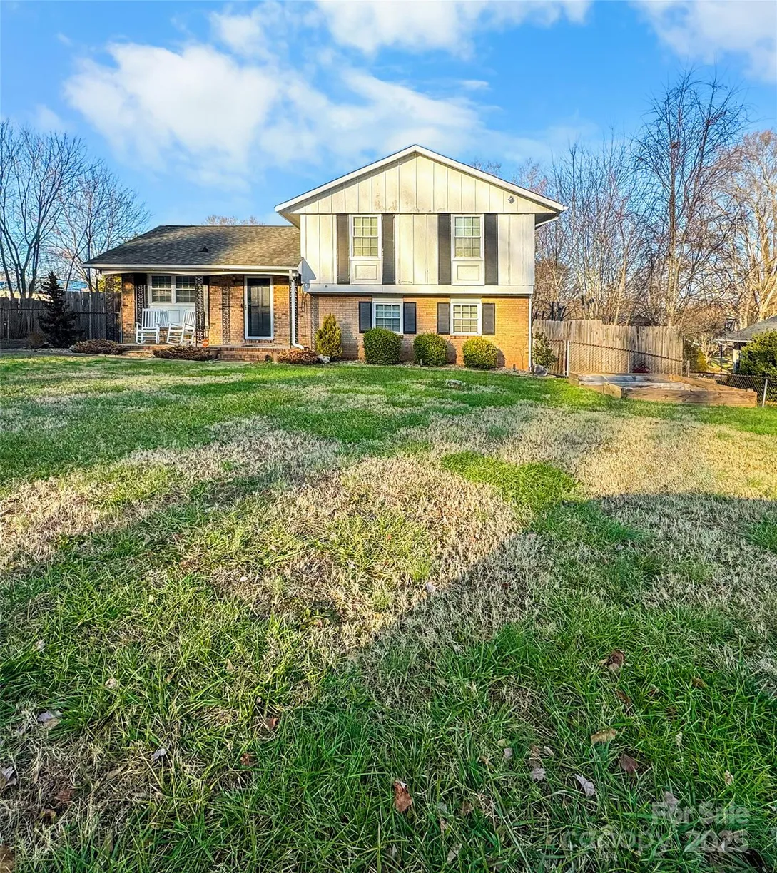 Charlotte Real Estate | View 206 King Henry Lane | Listing