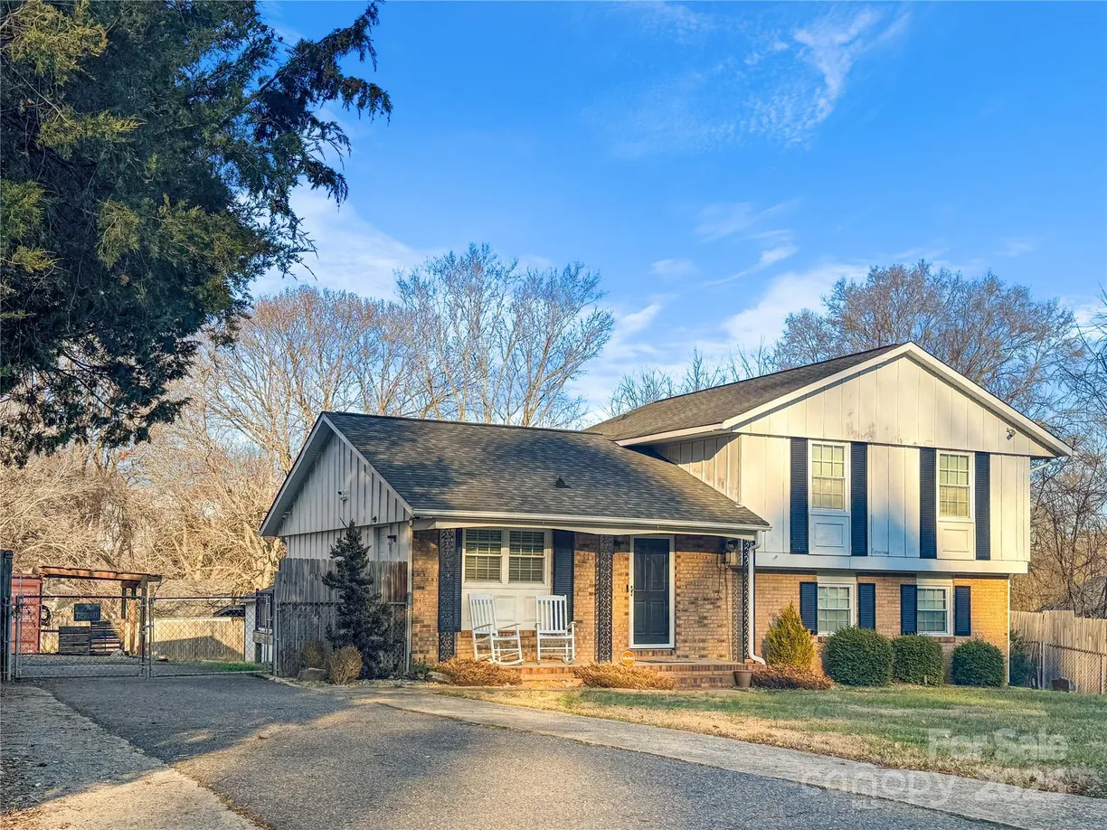 Charlotte Real Estate | View 206 King Henry Lane | Listing